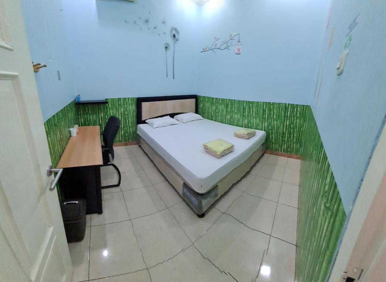 Traveller Home Tangerang Exteriör bild