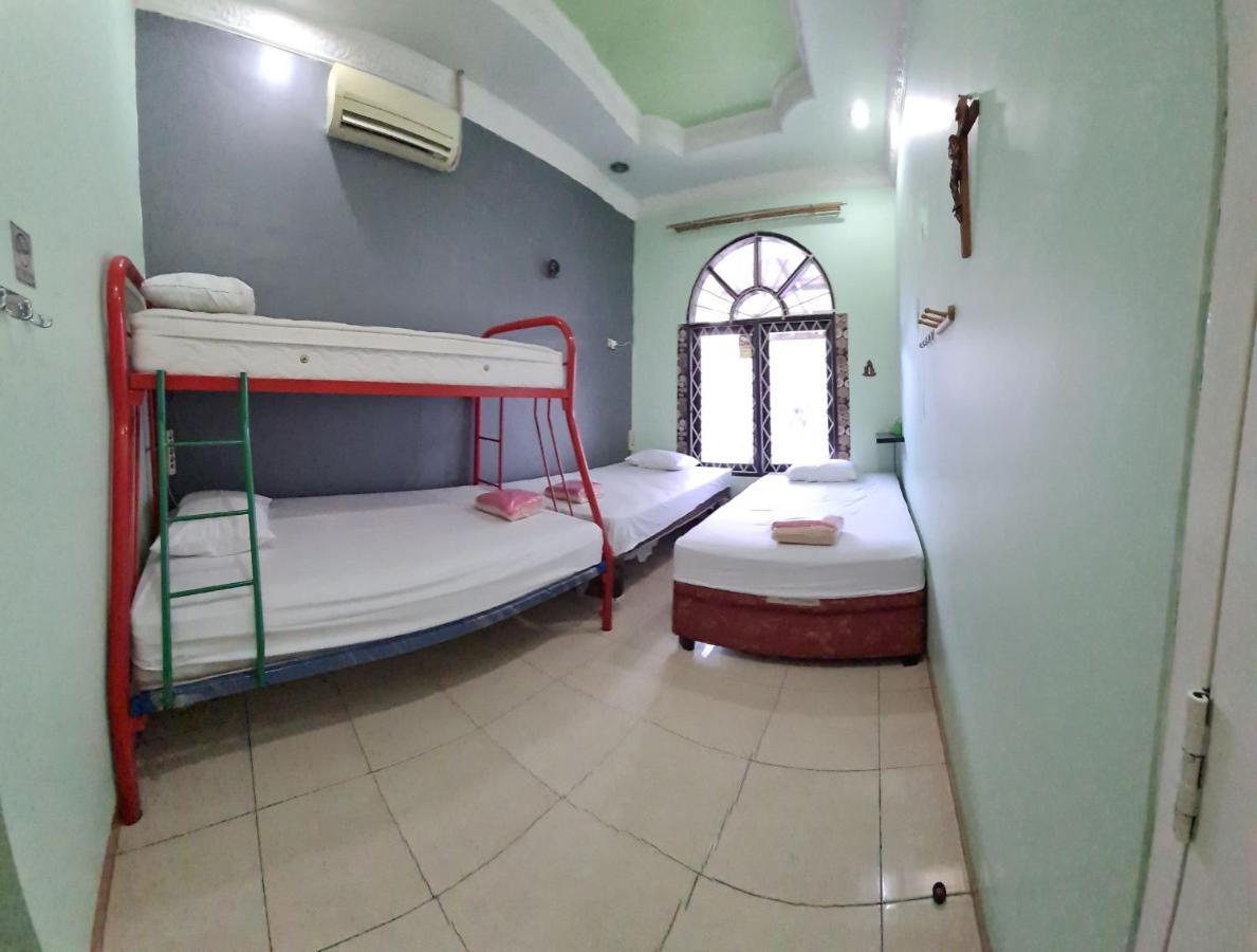 Traveller Home Tangerang Exteriör bild